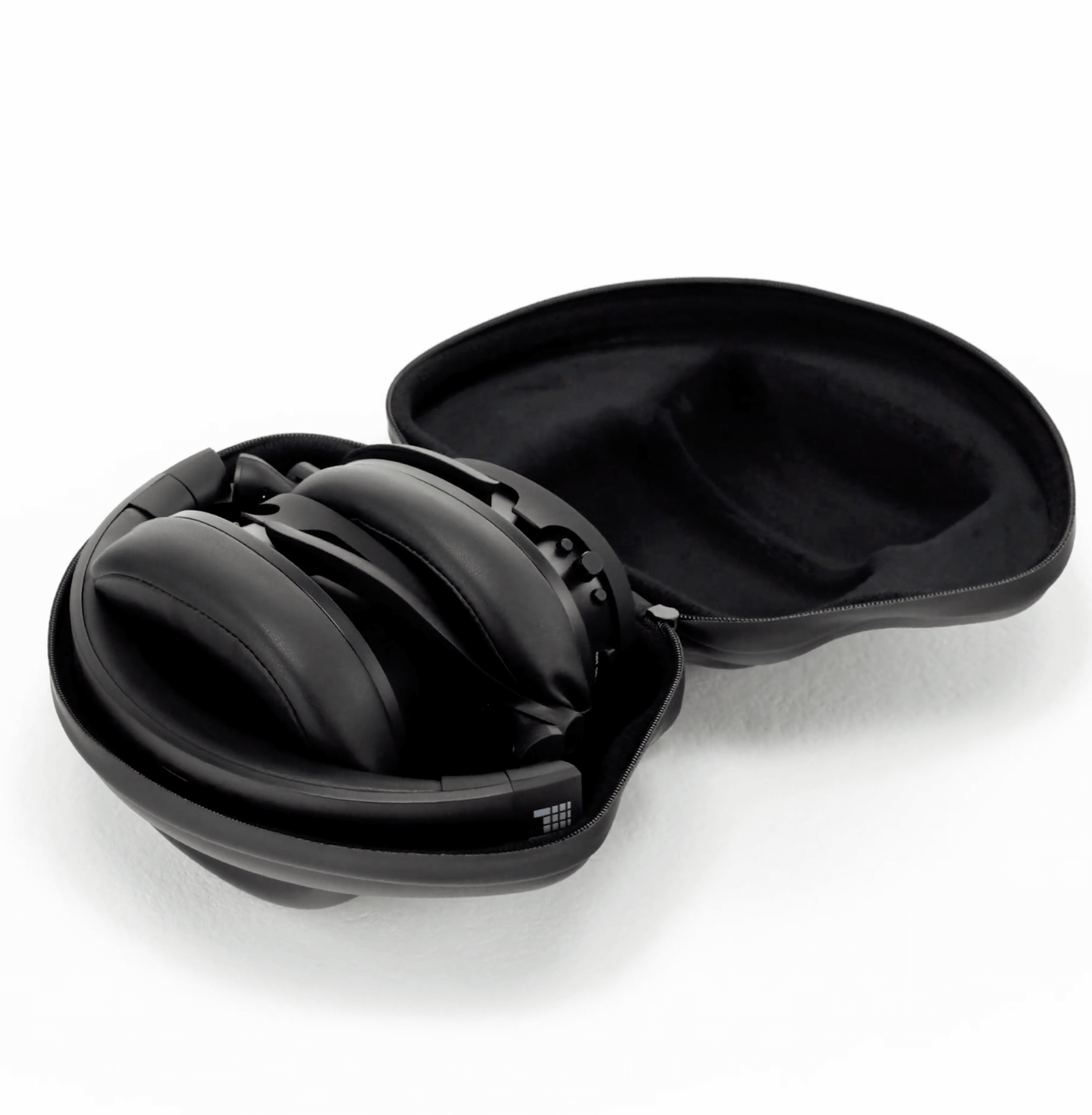 heavys-h1h-headphones-travel-case top